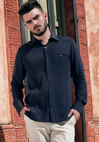 Bamboo Fabric. Deluxe Shirt. High Quality. Long Sleeves. Double Eyelet for use Cufflinks. Navy Color. Backorder.