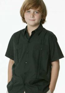 D'ACCORD Poly-Cotton Guayabera for Kids. Short Sleeve. Black Color.