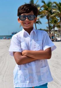 D'ACCORD Poly-Cotton  Guayabera for Kids. Four pockets. 
